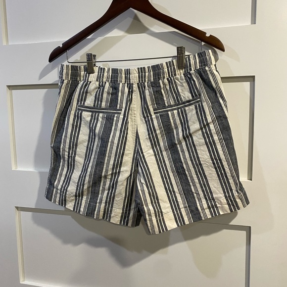 L. L. Bean Women’s Shorts. Women’s size 8 - Picture 7 of 14